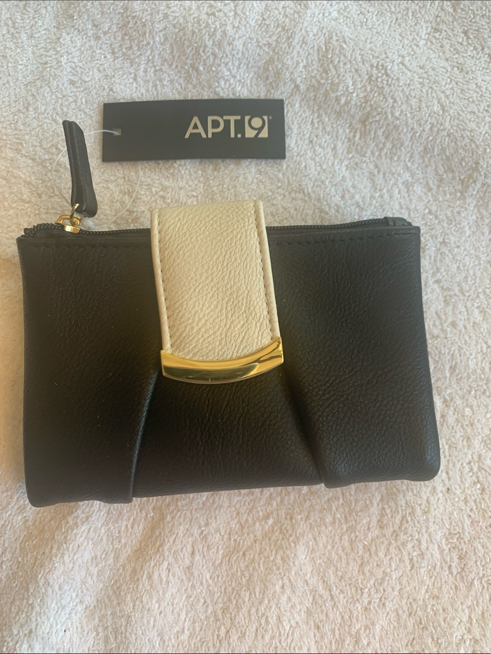 Stylish APT 9 wallet in Black leather with Cream leather accent.